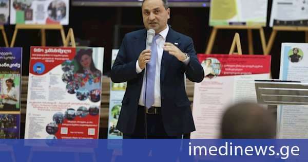 ზვიად გაბისონიამ გორისა და მცხეთის მუნიციპალიტეტებში ღვაწლმოსილი პედაგოგები დააჯილდოვა