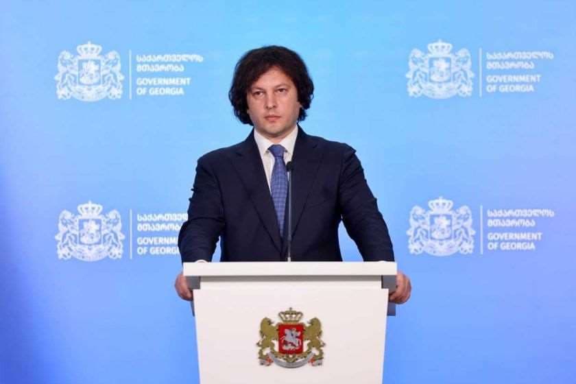 ირაკლი კობახიძე: სკოლების უდიდეს უმრავლესობაში, 90%-ზე ბევრად მეტში მე-12 კლასი იყო ფიქტიური და რეალურად, მოსწავლეები არ დადიოდნენ სკოლებში, ჩვენ მივიჩნიეთ, რომ 11 კლასში შესაძლებელი იყო პროგრამის სრულად ჩატევა, ჩვენი მიზანია, შემუშავდეს ახალი სასწავლო პროგრამა მე-11 კლასისთვის შესაბამისი სახელმძღვანელოებით, რომელიც განკუთვნილი იქნება მათ შორის მისაღები გამოცდებისთვის მოსამზადებლად