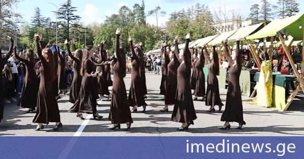 წყალტუბოში ტრადიციული სახალხო დღესასწაული „შემოდგომის წყალტუბო“ აღინიშნა