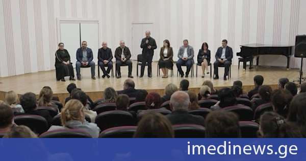 გივი მიქანაძე ხაშურის მუნიციპალიტეტის საჯარო სკოლების მოსწავლეთა მშობლებს, მასწავლებლებსა და სასკოლო საზოგადოების წარმომადგენლებს შეხვდა