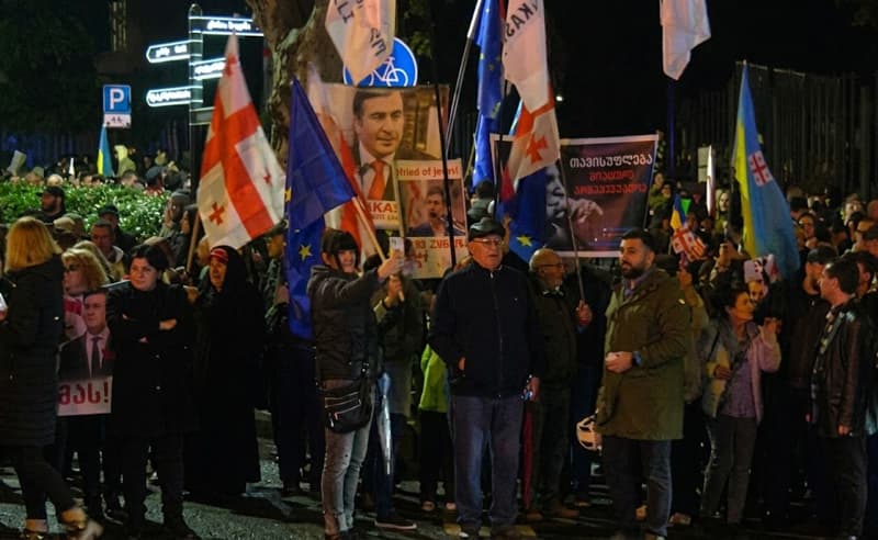 „საქართველო ივანიშვილის გარეშე“ - თსუ-თან საპროტესტო აქცია იმართება