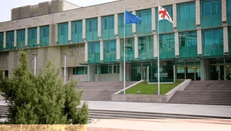 ქრთამის აღების ბრალდებით ბათუმის მერიის სამშენებლო ზედამხედველობის თანამშრომელი დააკავეს
